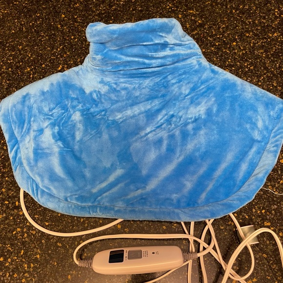 Neck and shoulder heating pad. Pretty blue. No brand name on it. - Picture 2 of 5